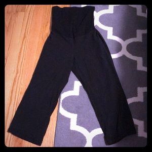 Motherhood Maternity Black Capri yoga pants